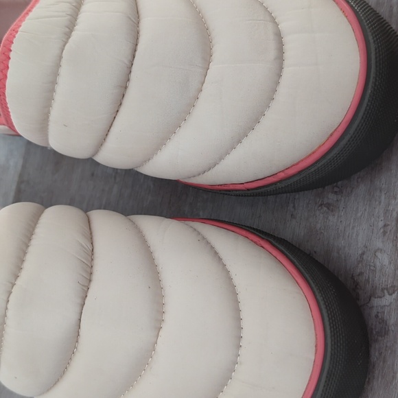 🌿HURLEY SLIP ON SHOES🌿 - Picture 3 of 7